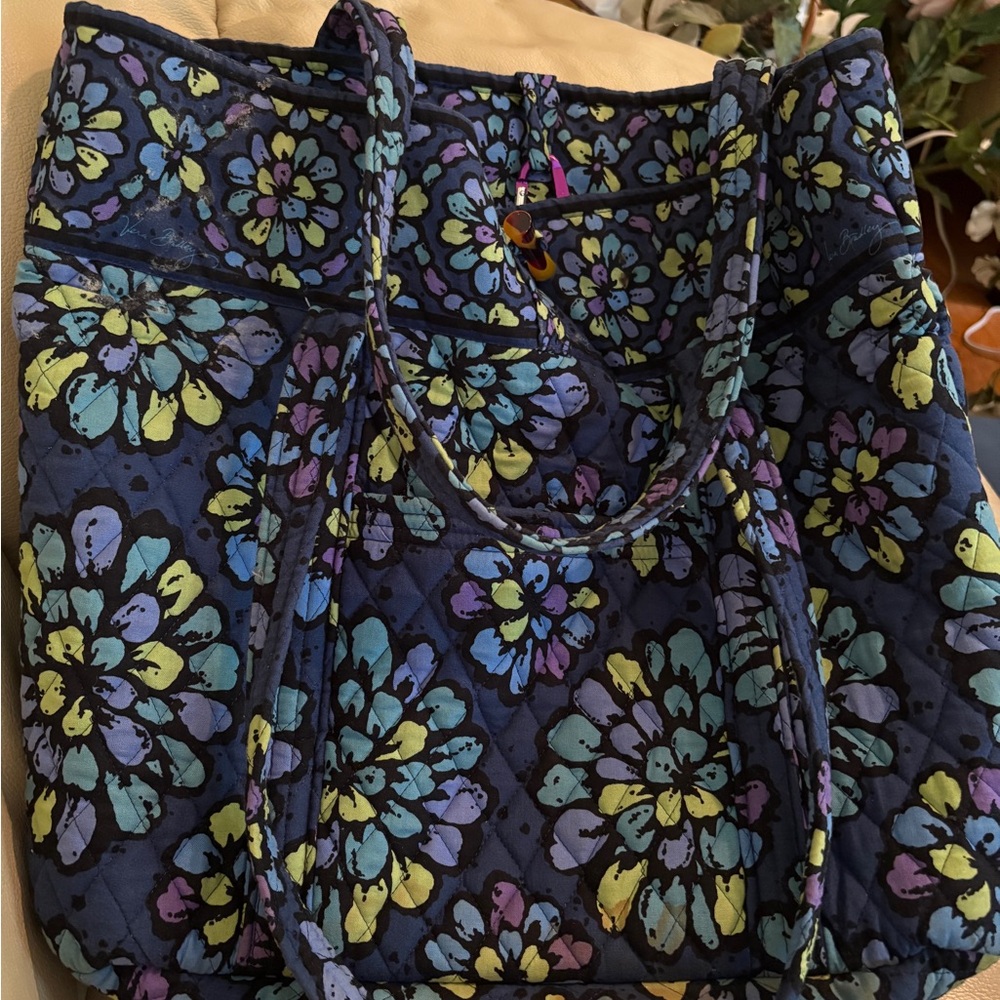 Vera Bradley Indie Pop Blue tote. Floral Quilted Tote Bag in very gd condition.